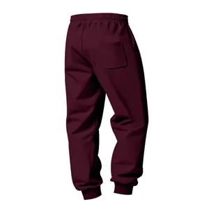 Vista posteriore dei pantaloni sportivi bordeaux da uomo con tasca posteriore e polsini