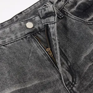 Detailaufnahme einer schwarzen Vintage-Jeans mit einem hochwertigen Reißverschluss.