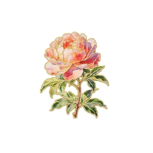 Elegante broche de peonía estilo vintage con borde dorado y pétalos de colores