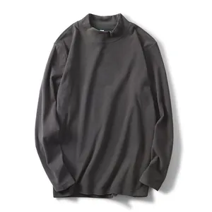 Maglia termica da uomo grigio scuro con collo alto e morbida consistenza spazzolata