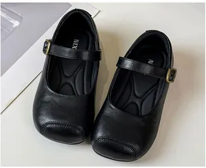 Detailansicht: Schwarze Mary Jane Schuhe für Mädchen mit bequemer, weicher Sohle