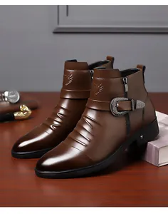 Klassische braune Leder Chelsea-Boots mit Reißverschluss und dekorativem Riemen
