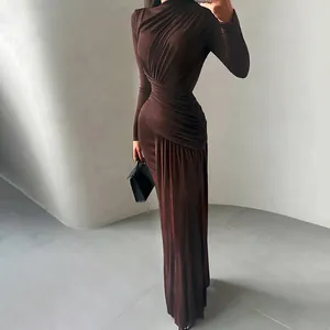 Elegante donkerbruine gerimpelde bodycon maxi-jurk met lange mouwen voor dames chic