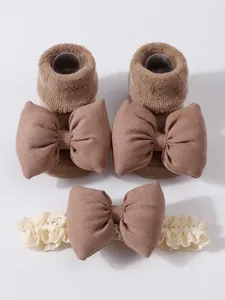 Conjunto de calcetines de punto grueso para bebé con lazo grande y diadema de encaje