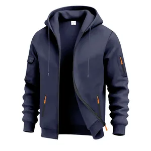 Detailweergave van zware donkerblauwe fleece hoodie met rits en oranje accenten
