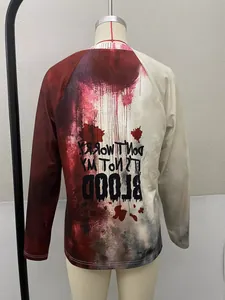 Détail du t-shirt d'Halloween pour femmes avec imprimé graffiti de sang d'art
