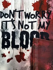 Gros plan du t-shirt d'Halloween avec imprimé Don't Worry It's Not My Blood