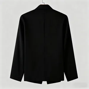 Vista posteriore dettagliata di un blazer nero slim fit da uomo per occasioni formali