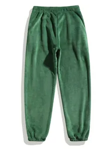 Achteraanzicht van groene fleece joggingbroek met elastische taille en geribde boorden