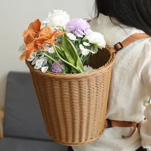 Gran mochila de cesta de mimbre tejida a mano con flores para picnic y almacenaje