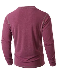 Vue arrière d'un t-shirt à manches longues bordeaux chiné pour homme avec coutures