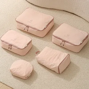 Hellrosa Reise-Organizer-Set aus Nylon für Kleidung und Schuhe im Koffersystem