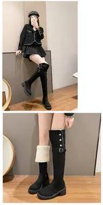 Detailansicht der schwarzen Overknee-Ritterstiefel mit vielseitigem Zwei-Wege-Design.