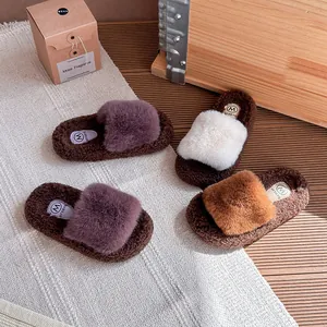 Pantofole in ecopelliccia per bambina con suola spessa disponibili in vari colori