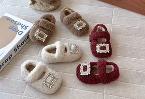 Warme plüschige Kinderschuhe mit eleganter Kristallschnalle in verschiedenen Farben