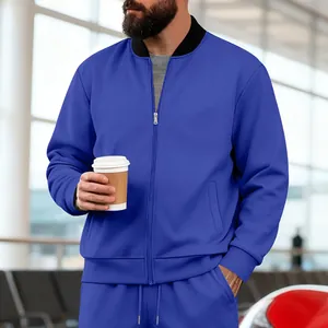 Chaqueta deportiva de hombre en azul real con cuello alto y cremallera casual