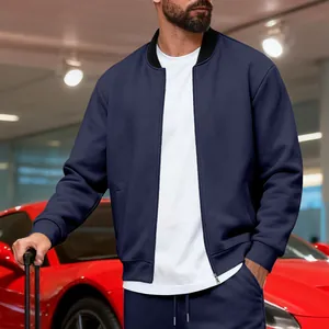 Chaqueta bomber azul marino para hombre con cremallera, ajuste deportivo y cuello negro.