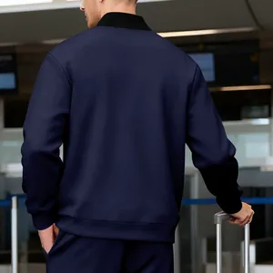 Vista trasera de la chaqueta deportiva azul marino para hombre con cuello alto