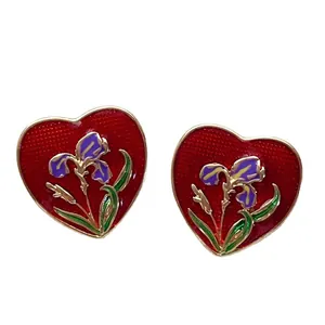 Eleganti orecchini vintage francesi a cuore con smalto rosso e bellissimo motivo di iris.