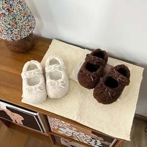 Chaussures d'hiver douillettes en peluche pour filles avec nœuds et semelles souples