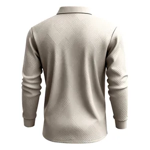 Vue arrière d'un sweat polo à manches longues beige texturé jacquard pour hommes