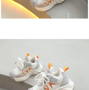 Gros plan de baskets légères et respirantes pour enfants avec des touches orange vif