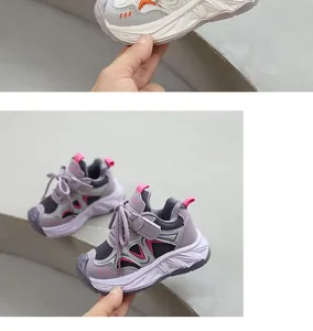Vue détaillée latérale de baskets épaisses pour enfants en mesh respirant violet et rose