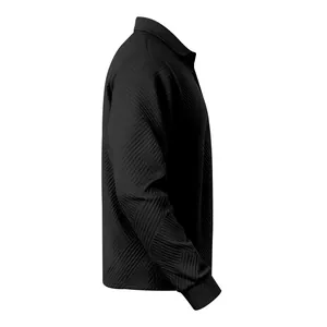 Vue latérale montrant la texture jacquard unique de ce sweat-shirt polo noir à manches