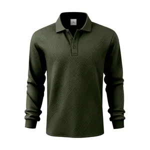 Vue détaillée d'un polo à manches longues vert olive pour homme avec texture jacquard