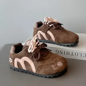 Premium brown suede girls' autumn sports shoes featuring cute cat embroidery and pink stripes