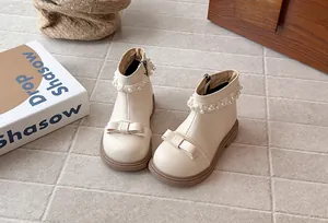 Bottines élégantes pour filles de couleur crème avec nœuds et bordure en dentelle perlée
