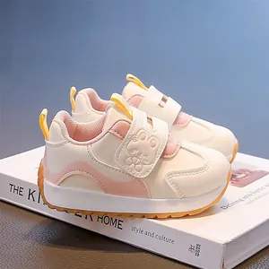 Cute pink and white cartoon rabbit toddler walking shoes for girls in autumn style