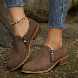 Botines Chelsea vintage marrones con cremallera lateral y tacón cuadrado estable para mujer