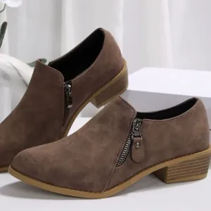 Botines Chelsea marrones vintage con cremallera lateral y tacón cuadrado para mujer