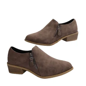 Botines vintage marrones para mujer con cremallera lateral y tacón bajo de bloque.