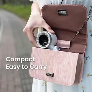 Compacte hoge snelheid handheld USB-ventilator N607 in een roze handtas geplaatst.