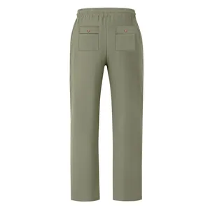 Vue arrière d'un pantalon décontracté en lin pour homme vert olive avec des poches