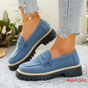 Stijlvolle blauwe suède loafers voor dames met een plateauzool van 4 cm hoog