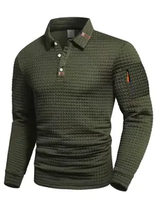 Polo da uomo a manica lunga verde militare testurizzata con tasca sulla manica zip