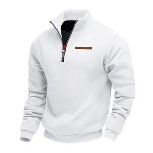 Sweatshirt blanc à demi-zip pour homme avec col montant et détail marron
