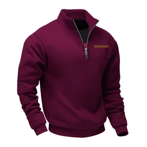 Vue détaillée du sweat-shirt pour homme à demi-fermeture éclair bordeaux polaire