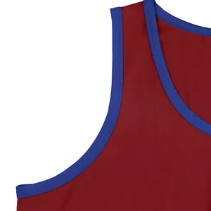 Gros plan détaillé montrant les coutures et la bordure bleue d'un débardeur de sport