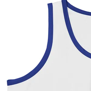 Détail macro des coutures sur un débardeur de sport pour homme hautement élastique