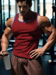 Débardeur de fitness musclé professionnel pour hommes en rouge avec bordure bleue