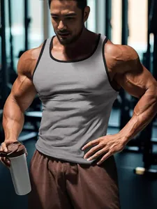 Débardeur de sport gris de qualité pour hommes avec bordure noire pour le fitness.
