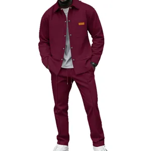 Herren-Freizeitset aus burgunderrotem Waffelgewebe mit Jacke und Hose für den Alltag