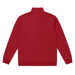 Vue arrière d'un sweat-shirt en polaire rouge épais avec col montant pour homme.
