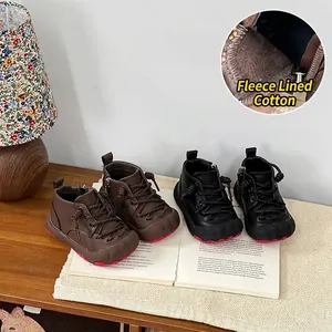 Gemütliche, plüschgefütterte Leder-Winterstiefel für Kleinkinder in Braun und Schwarz