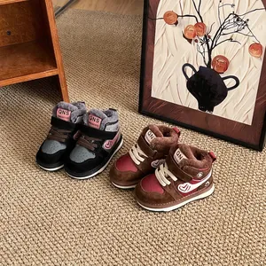 Warme, gefütterte Winter-Sneaker für Kinder mit weichen, rutschfesten Sohlen und Klett