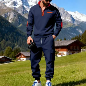 Conjunto de chándal azul marino de exterior para hombre con detalles en naranja.